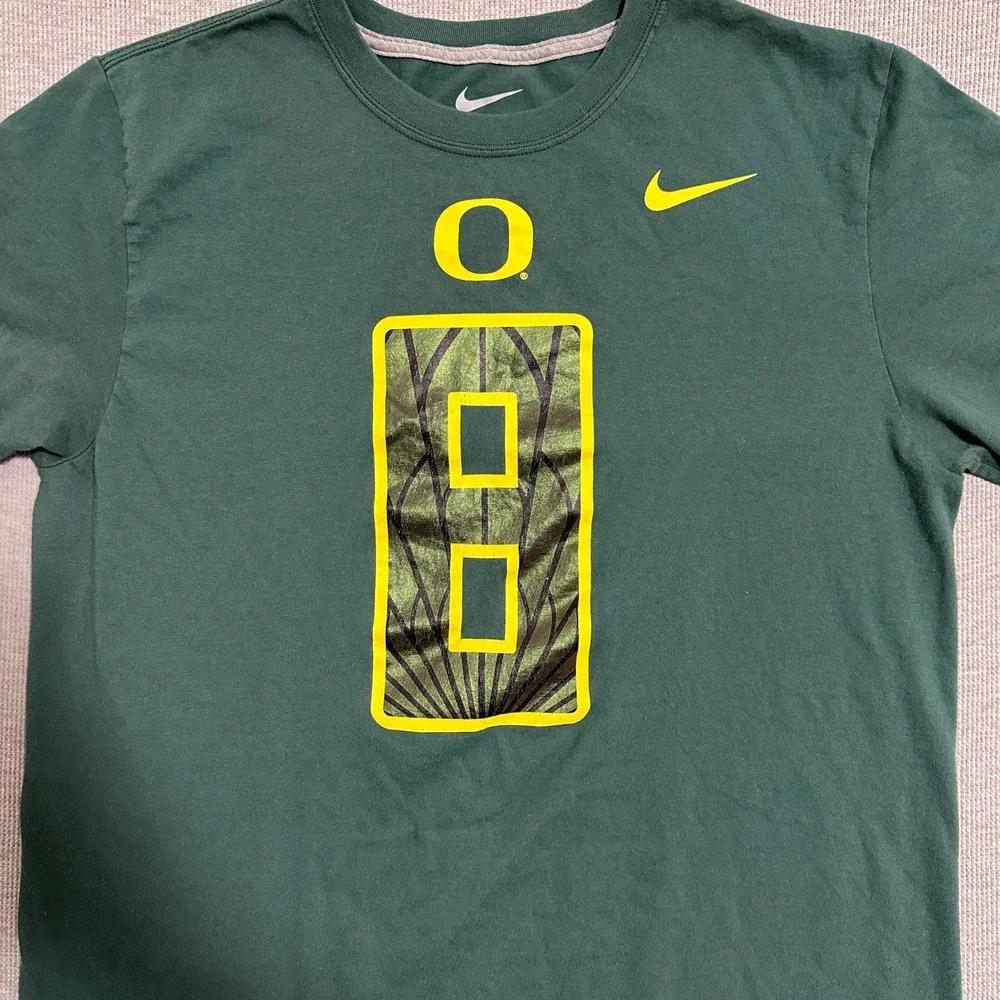 Nike Oregon Marcus Mariota #8 Graphic T-Shirt Short Sleeve Green Mens Large